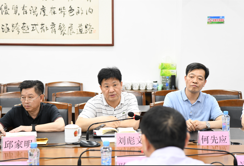 刘彪文对民进九江市委会一行的到来表示热烈欢迎,随后简要介绍了学校